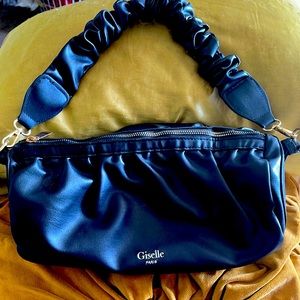 Giselle Paris black Vegan leather bag🖤